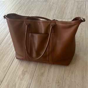 Leatherology Kessler Premium Weekender Bag in Camel!